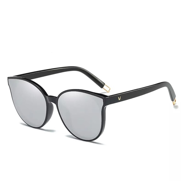 Boutique Accessories - HD Luxury ♡ Silver Mirrored lenses Sunglasses